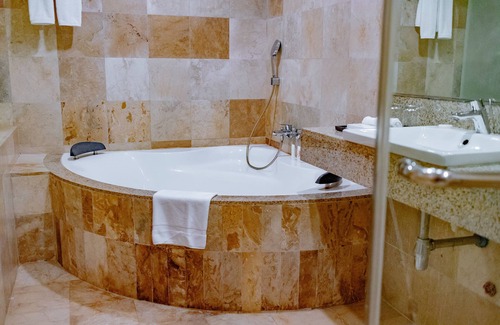 Boracay Island Resort | Crown Regency Courtyard Resort