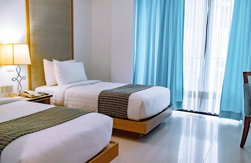 Boracay Island Resort | Crown Regency Courtyard Resort