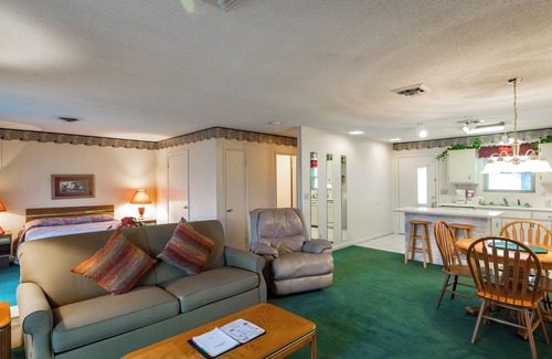 Lake Tansi Condo | Crown Resorts Lake Tansi East Large 1BR Condo w/ 1 Queen & 2 Twins