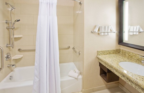 Midtown Anchorage Hotel | Crowne Plaza Anchorage Midtown by IHG