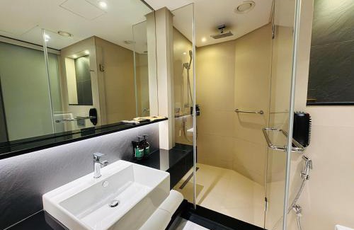 Diplomatic Area Hotel | Crowne Plaza Bahrain by IHG
