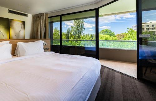 City East Hotel | Crowne Plaza Canberra by IHG