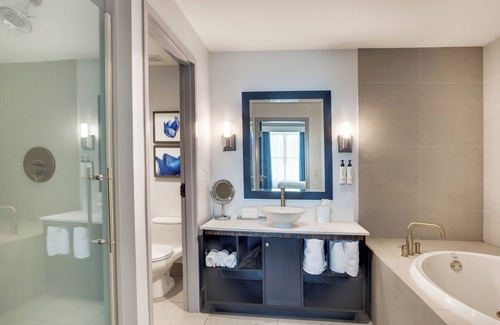 Poinciana Park Hotel | Crowne Plaza Hotel Fort Lauderdale Airport/Cruiseport by IHG