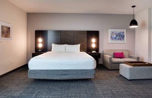 Poinciana Park Hotel | Crowne Plaza Hotel Fort Lauderdale Airport/Cruiseport by IHG