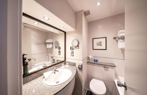 Crawley Hotel | Crowne Plaza London - Gatwick Airport by IHG