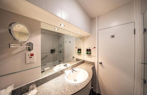 Crawley Hotel | Crowne Plaza London - Gatwick Airport by IHG