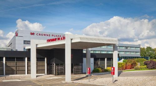 Ringway Hotel | Crowne Plaza Manchester Airport by IHG