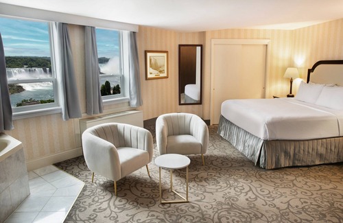 Niagara Falls Hotel | Crowne Plaza Niagara Falls Fallsview by IHG