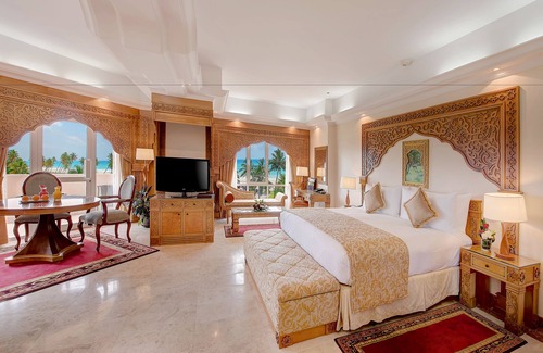Salalah Hotel | Crowne Plaza Resort Salalah by IHG