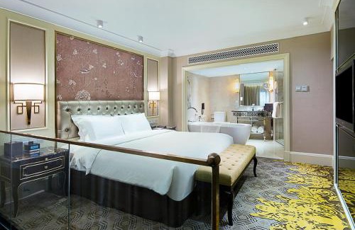Huayuan Road Area Hotel | Crowne Plaza Zhengzhou by IHG