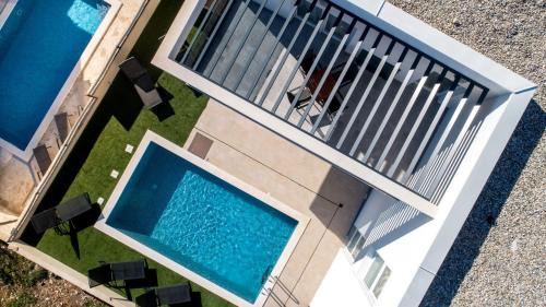 Vir Villa | CROWONDER Villa Sunrise with Swimming Pool and Seaview