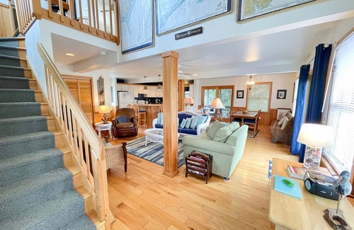 Ocracoke House | Crows Nest: Dog friendly home, wonderful decking, screened porch.