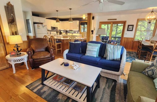 Ocracoke House | Crows Nest: Dog friendly home, wonderful decking, screened porch.