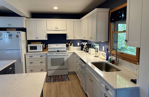 Ocracoke House | Crows Nest: Dog friendly home, wonderful decking, screened porch.