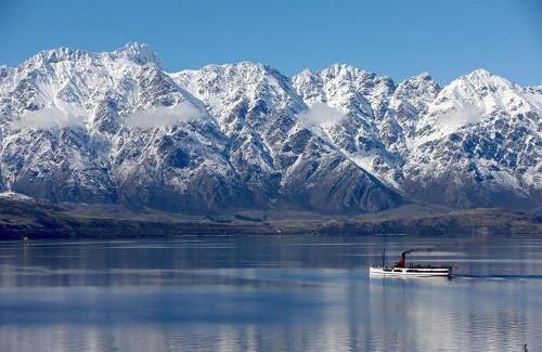 Sunshine Bay House | Crows Nest - Queenstown Holiday Home