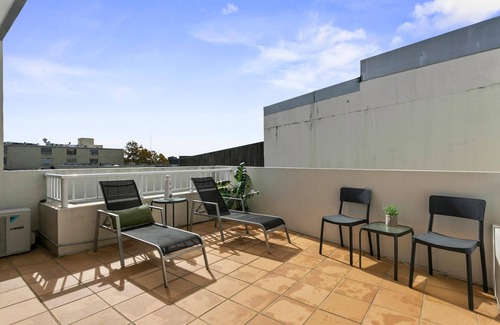 Crows Nest Apartment | Crows Nest- SANT4 - Pacific Hwy - Sunny 1BR with Huge Private Deck in Central Crows Nest Location