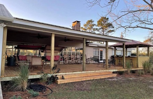 Saucier House | Cruising Coast Discount ! Pool, Gym, Pool table, Lake + more