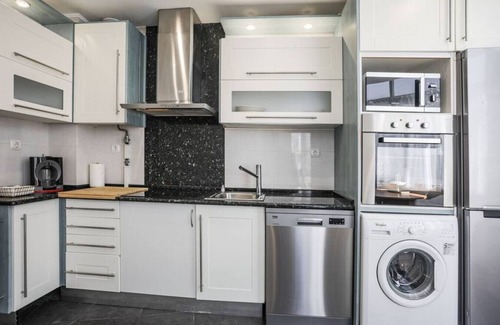 Linda-a-Velha Apartment | Cruz Quebrada · Charming TM Flat by the River