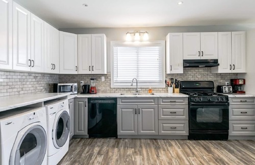 Crystal Beach House | Crystal Bay Getaway with full Lake Erie views!