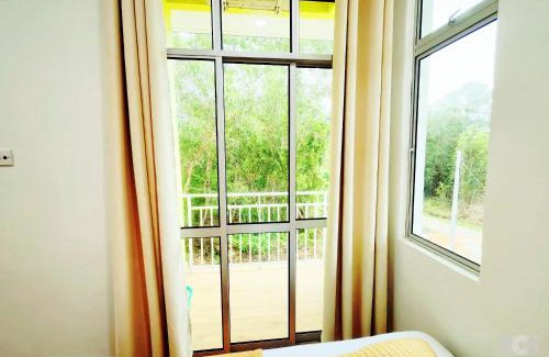 Kampung Pengkalan Maras Hotel | Crystal Beach Inn Terengganu