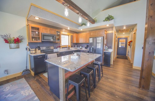 Sturgis House | Crystal clear Mountain View’s with a farmhouse chic vibe.