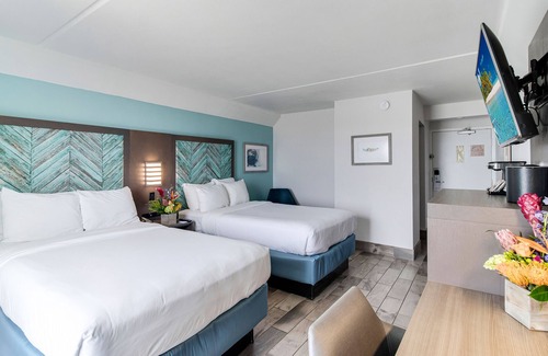 Pine Knoll Shores Hotel | Crystal Coast Oceanfront Hotel