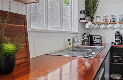 Edge Hill House | Crystal Cottage Cairns
