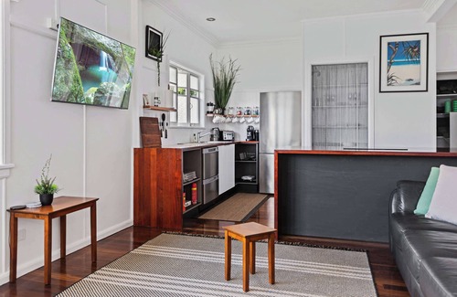 Edge Hill House | Crystal Cottage Cairns