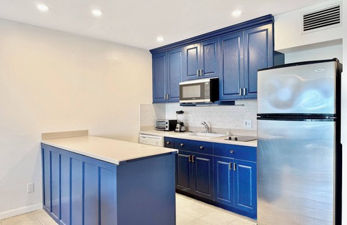 Red Hook Condo | Crystal Cove Beachfront Pool Tennis
