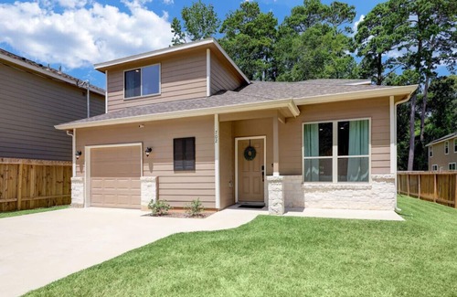 Montgomery House | Crystal Cove near Lake Conroe