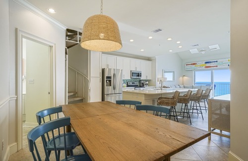 Fort Walton Beach - Destin Condo | Crystal Dunes 601 4BR Penthouse w/an effortless walk to the beach!
