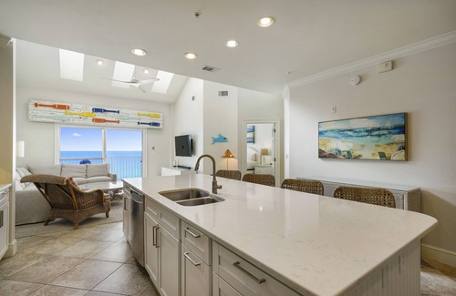 Fort Walton Beach - Destin Condo | Crystal Dunes 601 4BR Penthouse w/an effortless walk to the beach!