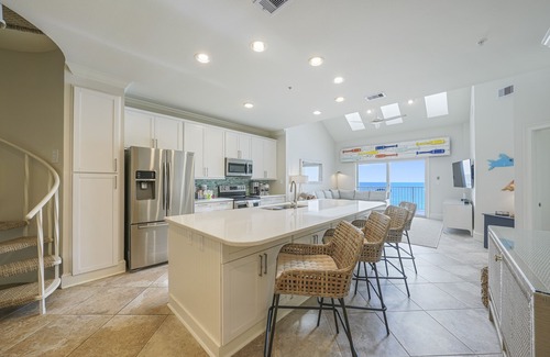 Fort Walton Beach - Destin Condo | Crystal Dunes 601 4BR Penthouse w/an effortless walk to the beach!