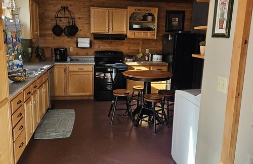 Stark Cabin | Crystal Falls Retreat, Swimming, Fishing, ATV