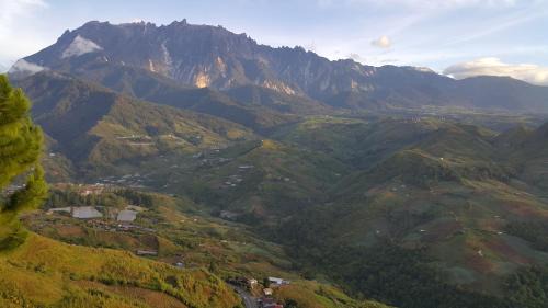 Kundasang Hotel | Crystal Hill R