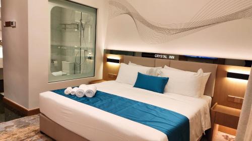 Pegawai Hotel | Crystal Inn
