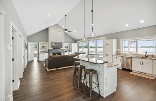 Crystal Condo | Crystal Lake Beachfront Condo - Sleeps 8 - Montcalm County