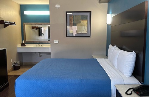 Maywood Hotel | Crystal Palace Inn