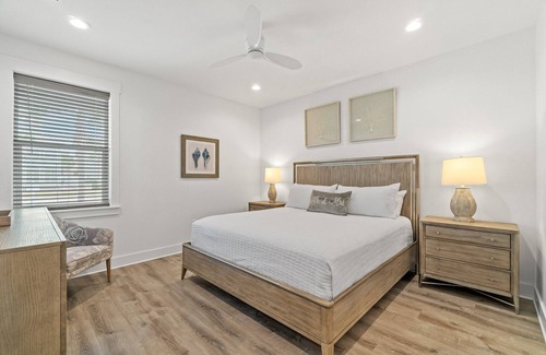 Crystal Beach House | Crystal Palms ~ Heated Resort Style Pool ~ New Luxury ~ Steps To Beach