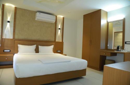 Ponnani Hotel | Crystal Regency