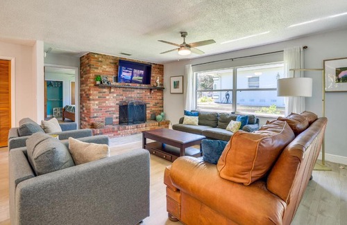 Indian Waters House | Crystal River Retreat with Mini-Golf Course!