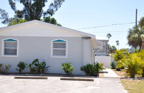 Indian Rocks Beach Apartment | Crystal Sands Beach House II at Indian Rocks Beach