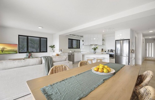 Sunshine Beach Apartment | Crystal Shores Unit 2, 200m to beach, dog friendly