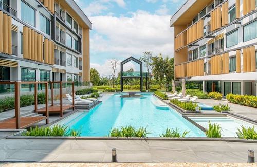 Srisa Chorakhe Noi Hotel | Crystal Srivaree Suvarnabhumi Hotel