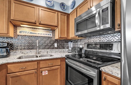 Crystal Beach Condo | Crystal Villas 6A-Beach Service Included-Beachfront