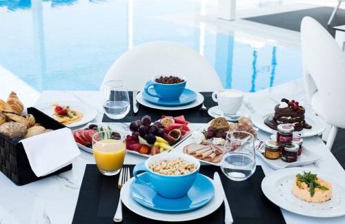 Polichrono Villa | Crystal villas & suites