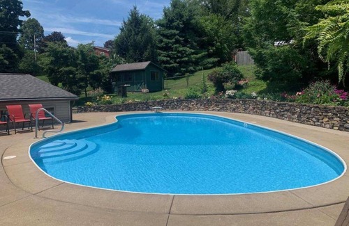 Berlin House | Crystal Wave Retreat, Berlin OhionHot tub and pool