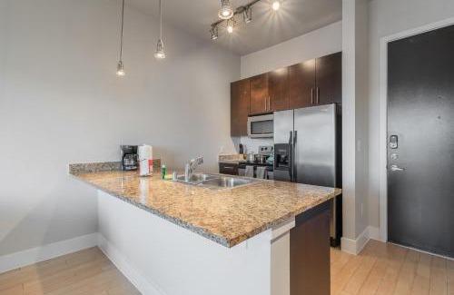 Oak Lawn Apartment | Cs 5431 Lovely Apartment In Uptown Hub