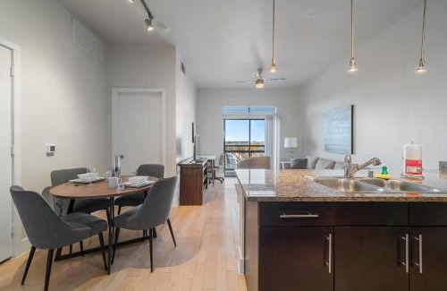 Oak Lawn Apartment | Cs 5431 Lovely Apartment In Uptown Hub