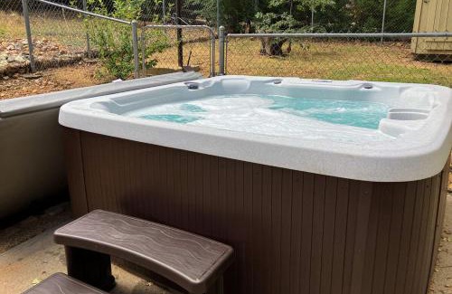 Sugarloaf House | Cub's Cabin ~ Alpine retreat with private hot tub, enclosed yard & wood fireplace